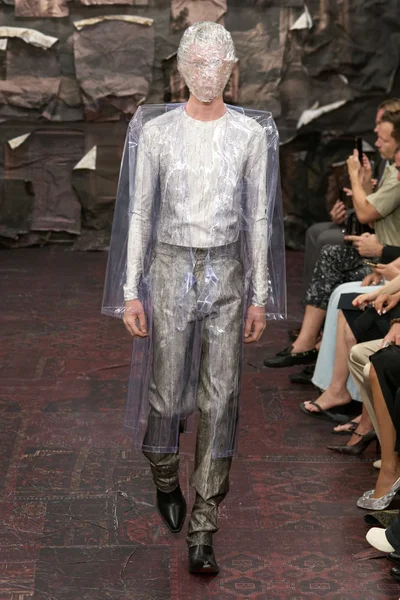 Look 3